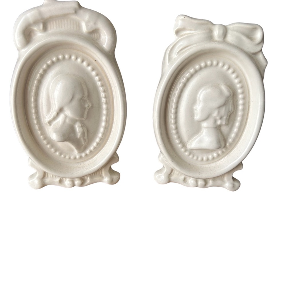 Pair of vases showing a colonial male & female (George & Martha Washington).